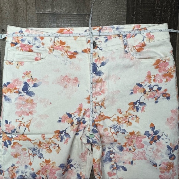 J. Jill White and Pink Denim Shorts size 8 - Picture 9 of 11